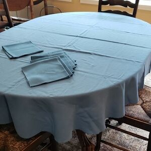 Vtg Set- Oval Light Blue Tablecloth & Napkins (7)
